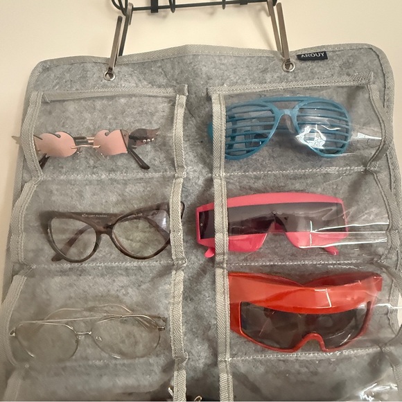 Multiple unique sunglasses - Picture 4 of 4